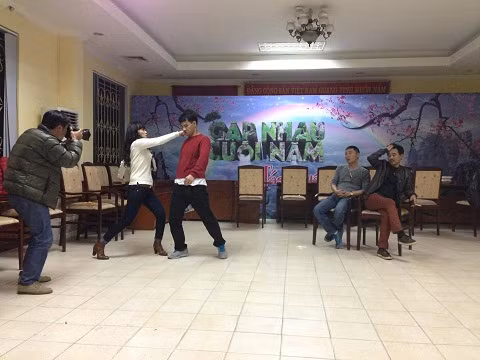 Một tình huồng tranh luận sôi nổi giữa các nghệ sĩ