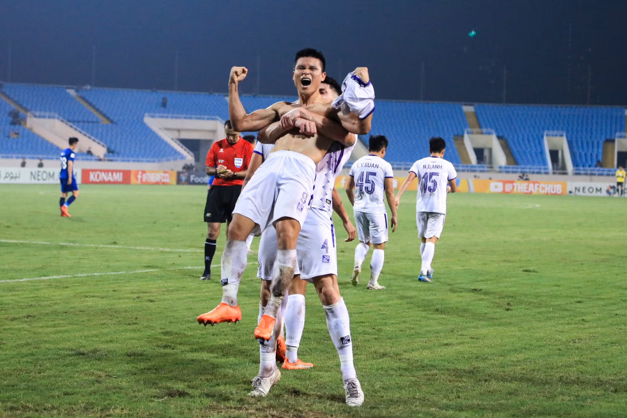 Những khoảnh khắc đáng nhớ khi Tuấn Hải lập cú đúp vào lưới Wuhan, giúp Hà Nội FC có chiến thắng đầu tiên ở AFC Champions League 2023/24. (Ảnh: Hà Nội FC) Những khoảnh khắc đáng nhớ khi Tuấn Hải lập cú đúp vào lưới Wuhan, giúp Hà Nội FC có chiến thắng đầu tiên ở AFC Champions League 2023/24. (Ảnh: Hà Nội FC)