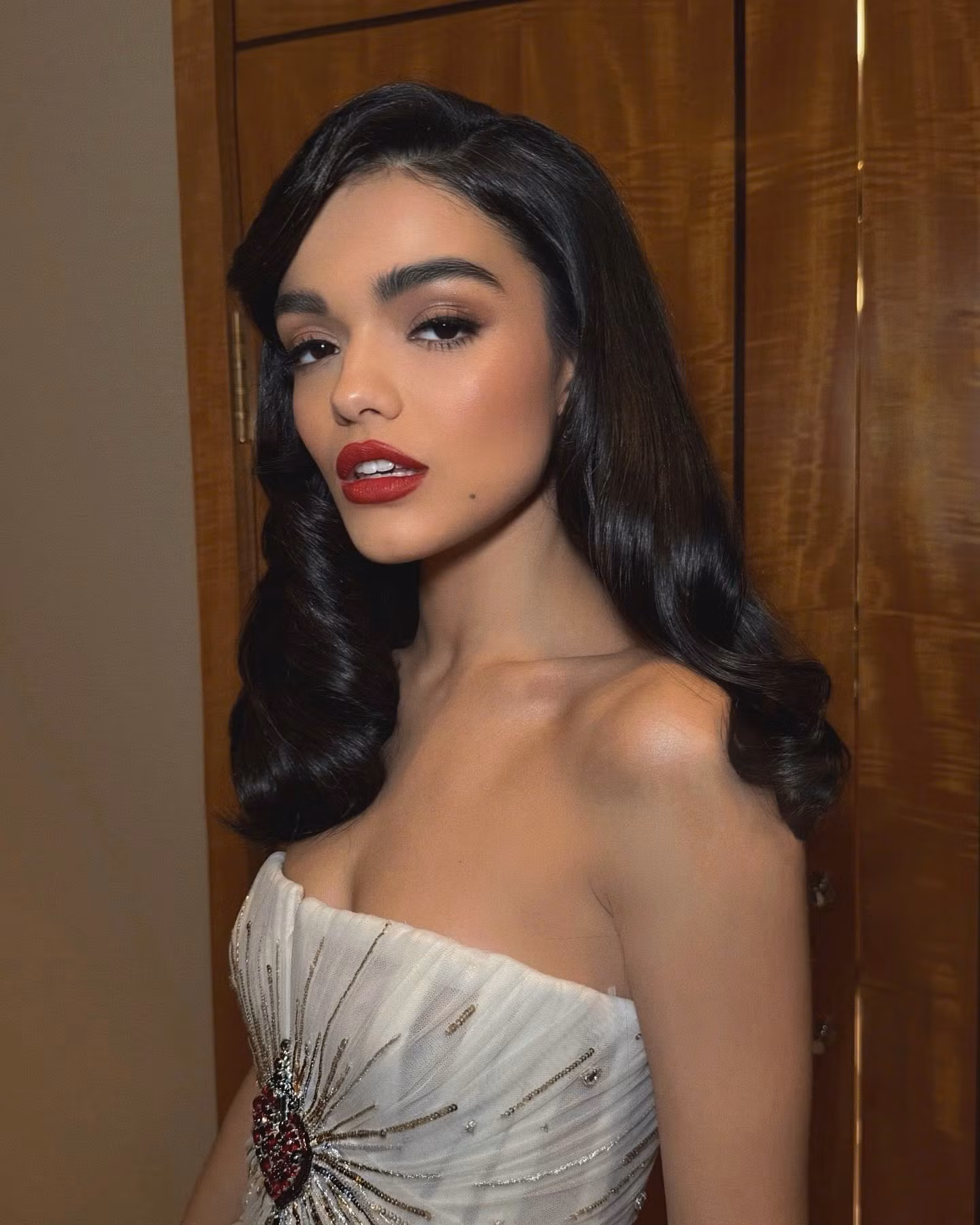 Rachel Zegler đăng ảnh chụp cùng chiếc váy lên Instagram cá nhân. Ảnh: @zeglersource