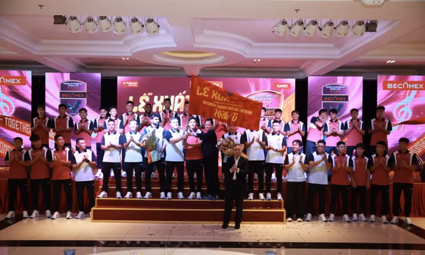 Becamex TPHCM xuất quân, chờ ngày trở lại V.League 