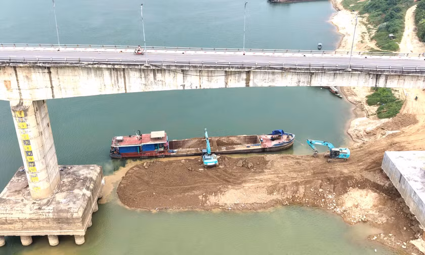 Sửa cầu sông Lô chậm tiến độ, nhà thầu không chấp hành chỉ đạo của tỉnh Phú Thọ