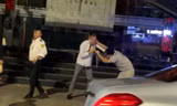 Tài xế xe máy vi phạm nồng độ cồn đánh lái xe ô tô biển ngoại giao 