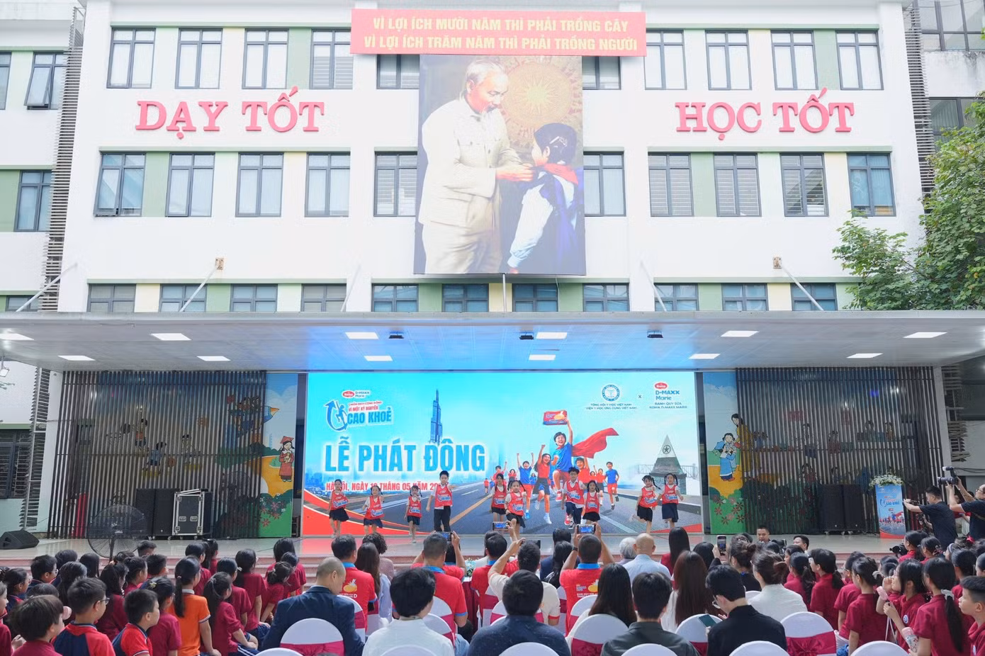 tiet-muc-mo-man-le-phat-dong-chien-dich-vi-mot-ky-nguyen-cao-khoe-cua-cac-em-hoc-sinh-1.jpg