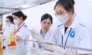 Thái Nguyên đưa giảng viên, sinh viên y khoa về hỗ trợ các xã khó khăn