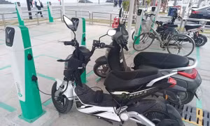 Hà Nội lập tổ công tác để chuyển đổi xe xăng, bổ sung trạm sạc xe điện