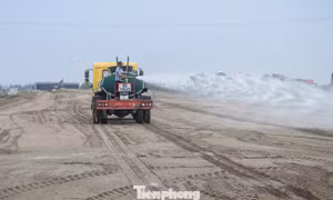 Xử lý khẩn cấp 'bão cát' mịt mù trên công trường cao tốc Ninh Bình - Hải Phòng