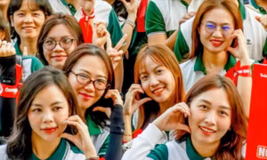 Xếp hàng dài chờ hiến máu tại Chủ Nhật Đỏ