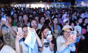 Gần 10.000 người đứng ngồi không yên ở Chạm Việt Nam 2