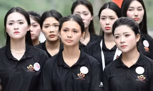 53 thí sinh Hoa hậu Việt Nam lặng người khi đến 'lò vôi thế kỷ' Vị Xuyên