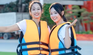 Thí sinh Hoa hậu Việt Nam trải nghiệm chèo SUP 