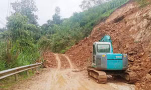 Thái Nguyên mưa lớn, nhiều tuyến đường bị sạt lở