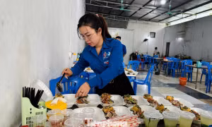 Hàng ngàn suất ăn, 200 chỗ ở miễn phí tiếp sức sĩ tử 