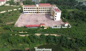 Xót xa hai ngôi trường khang trang bỏ hoang nhiều năm ở Hà Nội