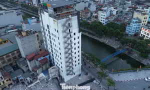 Hà Nội cắt dỡ một phần tòa nhà 13 tầng làm đường Vành đai 2,5
