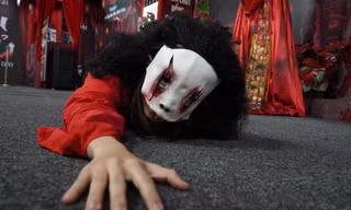 Giới trẻ TPHCM hào hứng trải nghiệm 'nhà ma' dịp Halloween