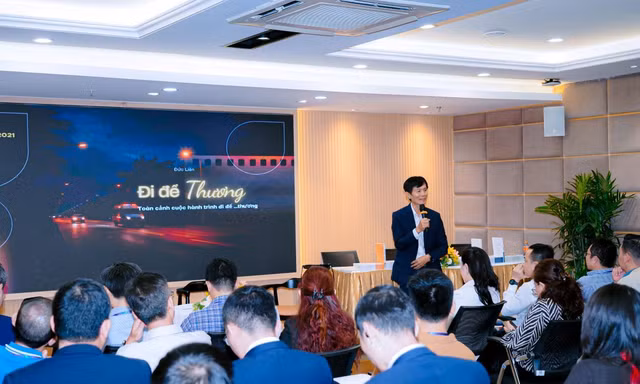 Tủ sách gây quỹ học bổng cho trẻ em mồ côi