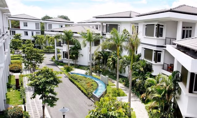TPHCM tháo gỡ vướng mắc, cấp sổ cho hàng trăm căn nhà ở liền kề
