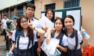 Học sinh thi vào lớp 10 tại TPHCM