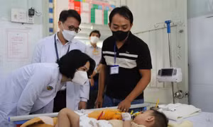 Bầu trời TPHCM mờ đục, coi chừng trẻ bệnh nặng