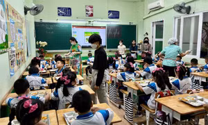 Yêu cầu kiểm điểm hiệu trưởng một trường tiểu học tại TPHCM vì khoản thu trái quy định