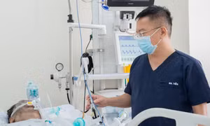 4 người trong vụ cháy ở phường Chợ Lớn đang cấp cứu tại Bệnh viện Chợ Rẫy