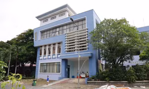 Hồi sinh trụ sở hành chính thành bệnh viện