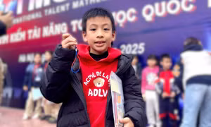 Lần đầu thi phá đỉnh Đấu trường Toán học, nam sinh tiết lộ "thẻ bài" truyền cảm hứng