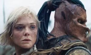 "Công chúa" Elle Fanning hóa thân bụi bặm trong phim về người hành tinh khác