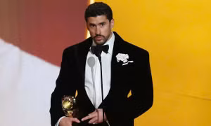 Grammys 2026: Bad Bunny, Billie Eilish lập kỷ lục, Lola Young gây bất ngờ