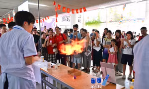 Học sinh, phụ huynh say mê triển lãm khoa học phi lợi nhuận của teen Ams