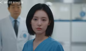 Doctor X tập 7 - 8: Gye Su Jeong khó nghĩ, biến số nào từ mảnh đạn ở đầu bệnh nhân?