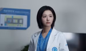 Doctor X: Kim Ji Won luyện kỹ năng phẫu thuật đỉnh được cố vấn y khoa khen hết lời