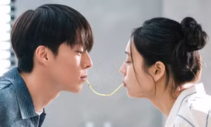 Tình tiết nhảm nhí của Dynamite Kiss: Cú tát Da Rim, tóc "tổng tài" quá mượt