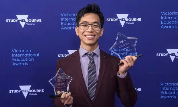 Du học Australia 10 năm, nghiên cứu sinh người Việt giành giải thưởng cao nhất với nghiên cứu AI về nguy cơ tự tử