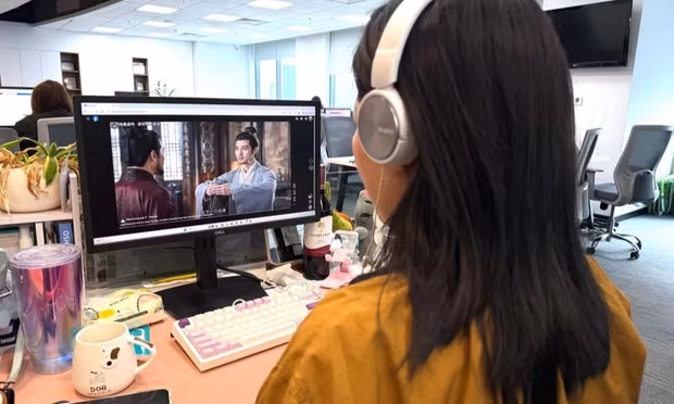 Thức xuyên đêm, đi làm muộn vì “cày” phim AI