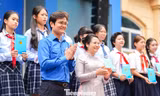 Những món quà đặc biệt trong ngày khai giảng của học sinh ba miền