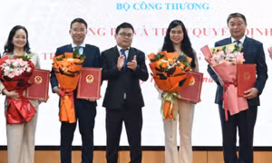 Bộ Công Thương bổ nhiệm 35 lãnh đạo cục, vụ
