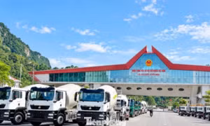 Thông quan cửa khẩu Lạng Sơn ngày cao điểm tới 2.100 xe