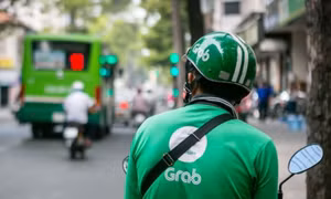 Theo chân tài xế Grab giữa làn sóng kêu gọi 'tắt app' 