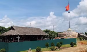 Tạm dừng đón khách tham quan di tích Đôi bờ Hiền Lương - Bến Hải 