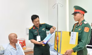 Hình ảnh Tổng Bí thư Tô Lâm cùng lãnh đạo Đảng, Nhà nước thực hiện quyền cử tri