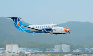 Những chuyến bay đầu tiên hiệu chuẩn đường băng mới ở Phú Quốc 