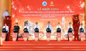 Lãnh đạo TP Đà Nẵng thực hiện nghi thức bấm nút khởi công dự án Sun Galaxy Complex