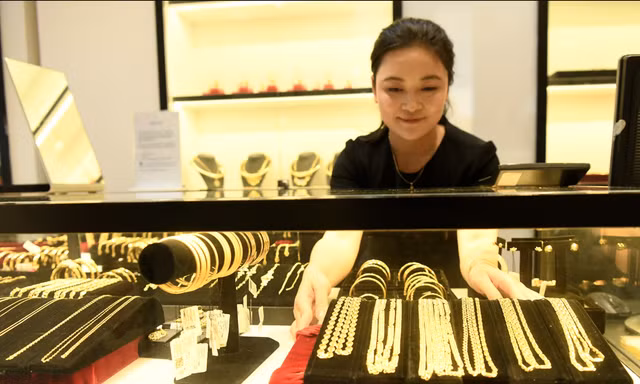 Giá vàng bất động, chênh lệch mua - bán mỗi nơi một kiểu