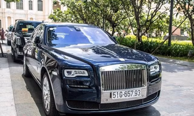 Lãi vay mua ô tô tăng vọt, ngân hàng thanh lý từ xe cũ đến Rolls-Royce