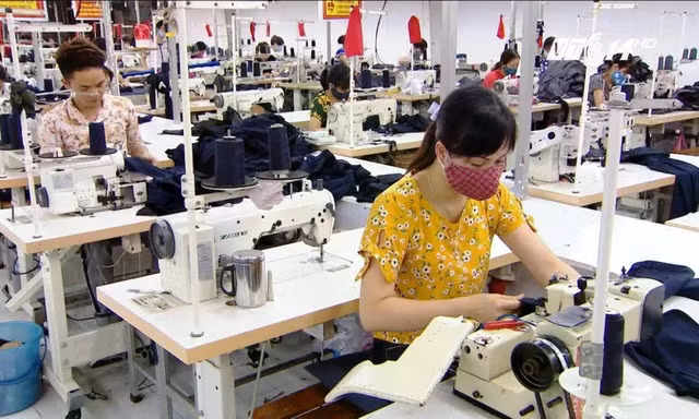 Doanh nghiệp đang hưởng ưu đãi có tiếp tục được giảm 30% thuế?