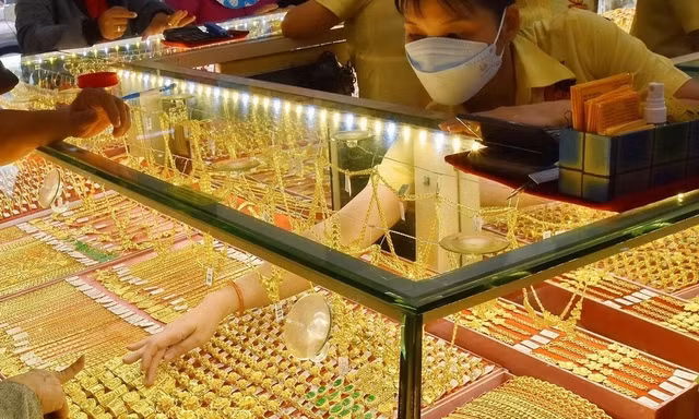 Giá vàng bật tăng sau 2 ngày rơi mạnh 