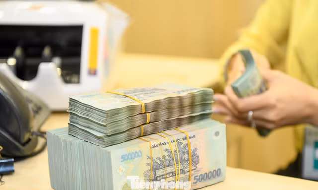 Huy động vốn ngân hàng vượt tín dụng: Sắp có bất ngờ về lãi suất? 