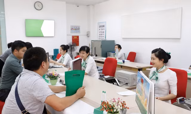 Hé lộ về lương ngân hàng 