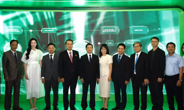 Phó Thủ tướng Hồ Đức Phớc tham quan gian hàng Vietcombank tại Sóng Festival 